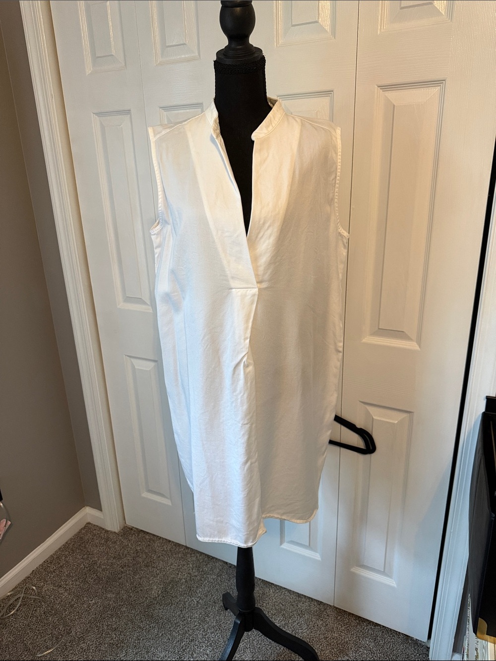 Prologue White Sleeveless V-Neck Tunic